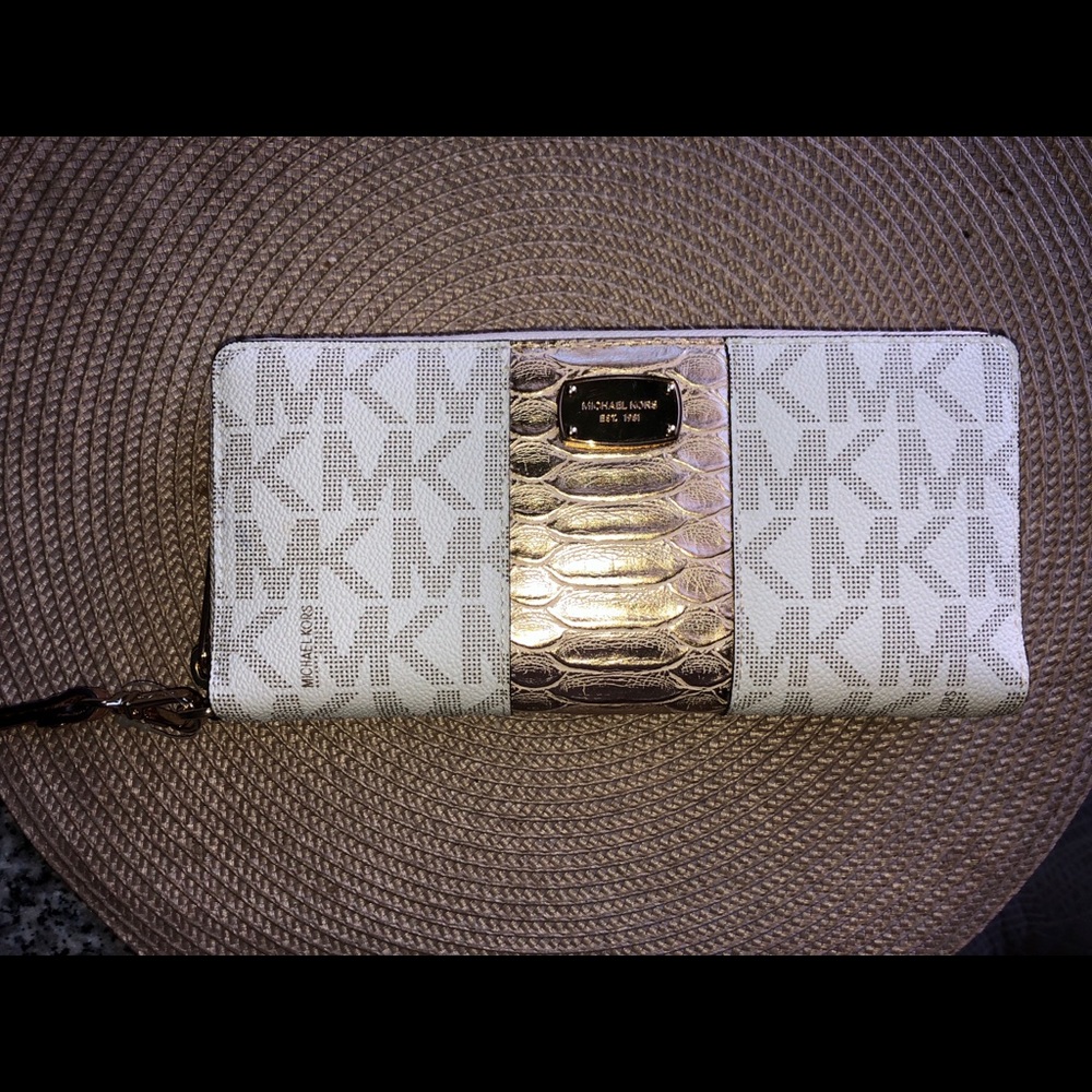 Michael Kors wristlet/wallet